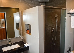Triton Prestige Seaview & Spa
