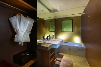 Amaroossa Suite
