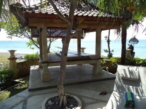 Arya Amed Beach Resort