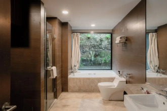 Amaroossa Suite