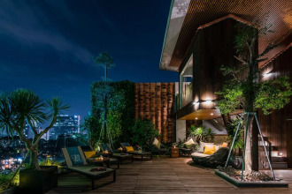 Au Lac Legend Hotel