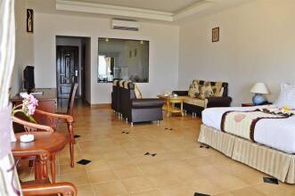 Sandhills Beach Resort & Spa