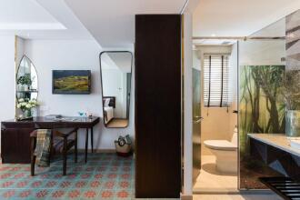 Au Lac Legend Hotel