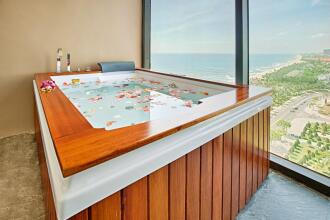 Yarra Ocean Suite Danang