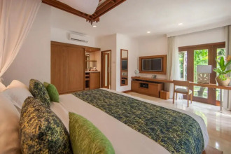 Legian Beach Hotel
