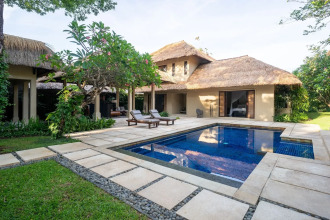 Kayumanis Sanur / Villas & Spa