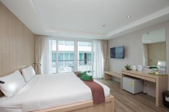 The Palms, Kamala Beach