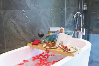 Golden Lotus Luxury Hotel Danang