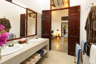 Apa Villa