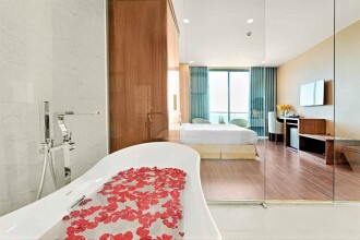 Yarra Ocean Suite Danang