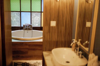Fourteen Roses Boutique Hotel Legian