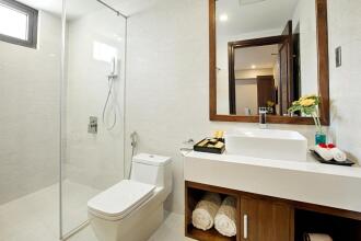 Yarra Ocean Suite Danang