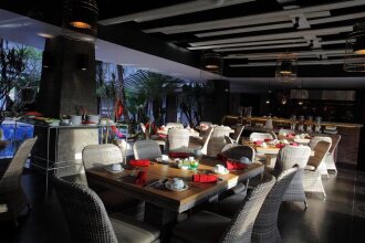 Amaroossa Suite