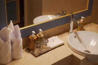 Fourteen Roses Boutique Hotel Legian