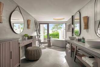 Crowne Plaza Phu Quoc Starbay