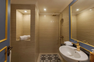 Fourteen Roses Boutique Hotel Legian