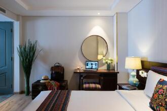 Au Lac Legend Hotel