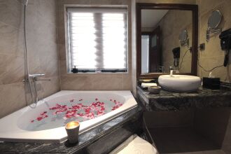 Monarque Hotel Danang