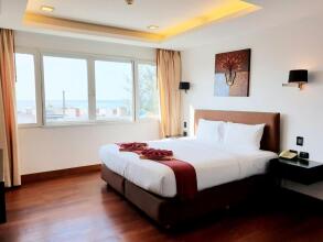 The Palms, Kamala Beach