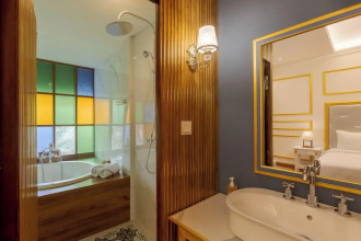Fourteen Roses Boutique Hotel Legian