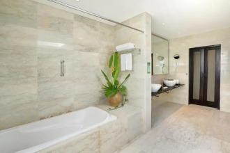 Legian Beach Hotel
