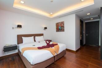 The Palms, Kamala Beach
