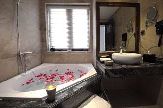 Monarque Hotel Danang