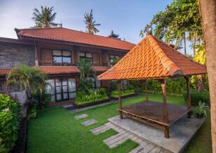 Nugraha Lovina Seaview Resort & Spa