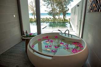 Crowne Plaza Phu Quoc Starbay