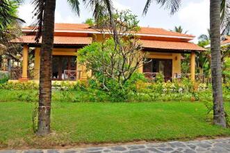 Sandhills Beach Resort & Spa