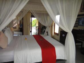 Arya Amed Beach Resort