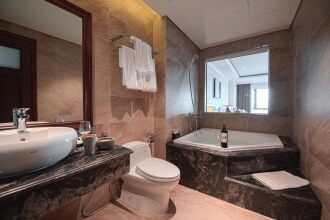 Monarque Hotel Danang