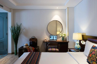 Au Lac Legend Hotel