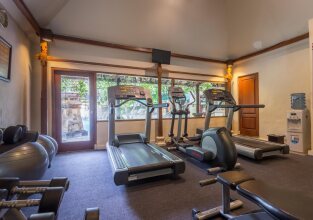 Legian Beach Hotel