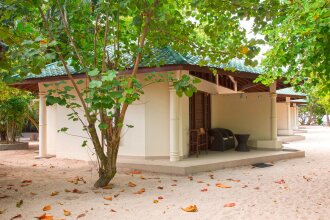 Embudu Village Resort
