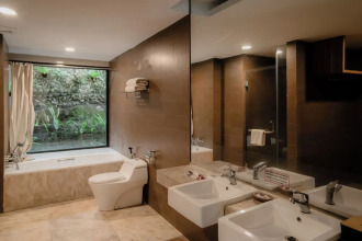 Amaroossa Suite