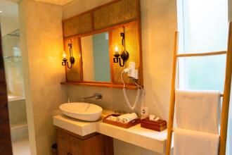 Fourteen Roses Boutique Hotel Legian