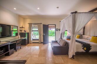 Legian Beach Hotel