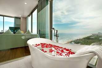 Yarra Ocean Suite Danang