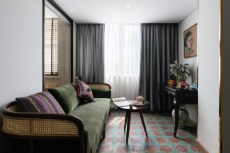 Au Lac Legend Hotel