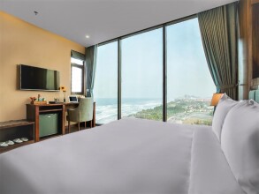 Yarra Ocean Suite Danang