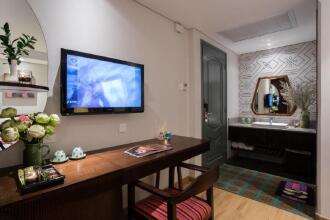 Au Lac Legend Hotel