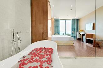 Yarra Ocean Suite Danang