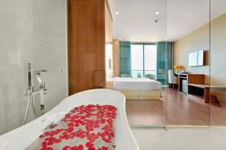 Yarra Ocean Suite Danang