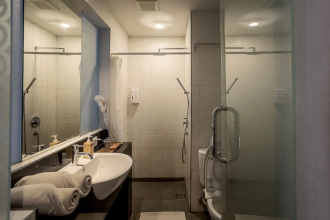 Fourteen Roses Boutique Hotel Legian