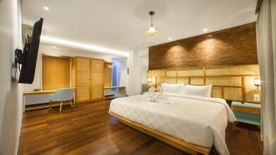 Fourteen Roses Boutique Hotel Legian
