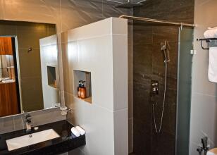 Triton Prestige Seaview & Spa
