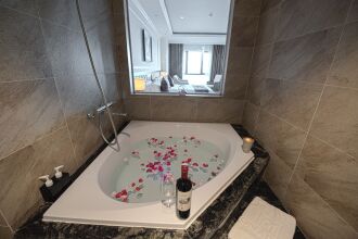 Monarque Hotel Danang
