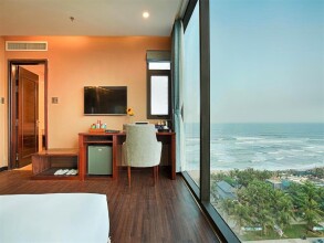 Yarra Ocean Suite Danang