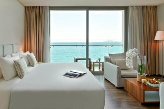 A La Carte Da Nang Beach